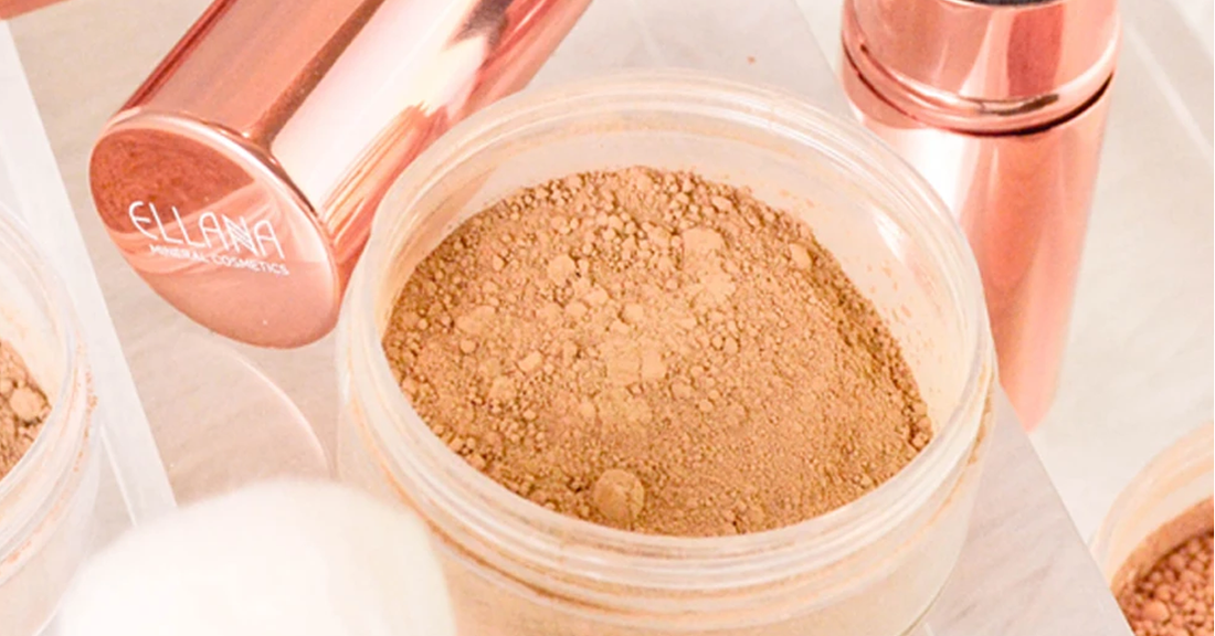 5 Ways The Loose Mineral Foundation Helps Your Skin